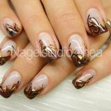 gold-schwarzes Nageldesign für den Herbst